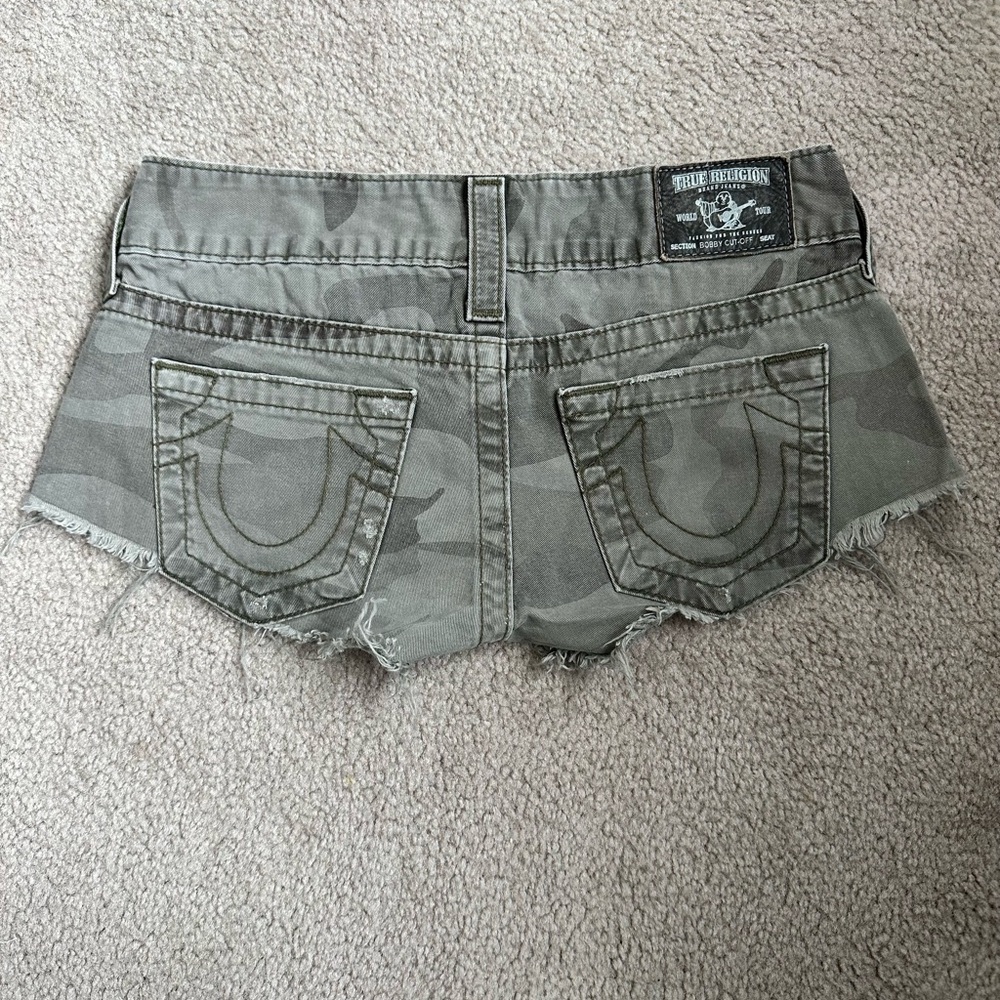 True Religion Bobby Cut Off Shorts - Picture 4 of 6